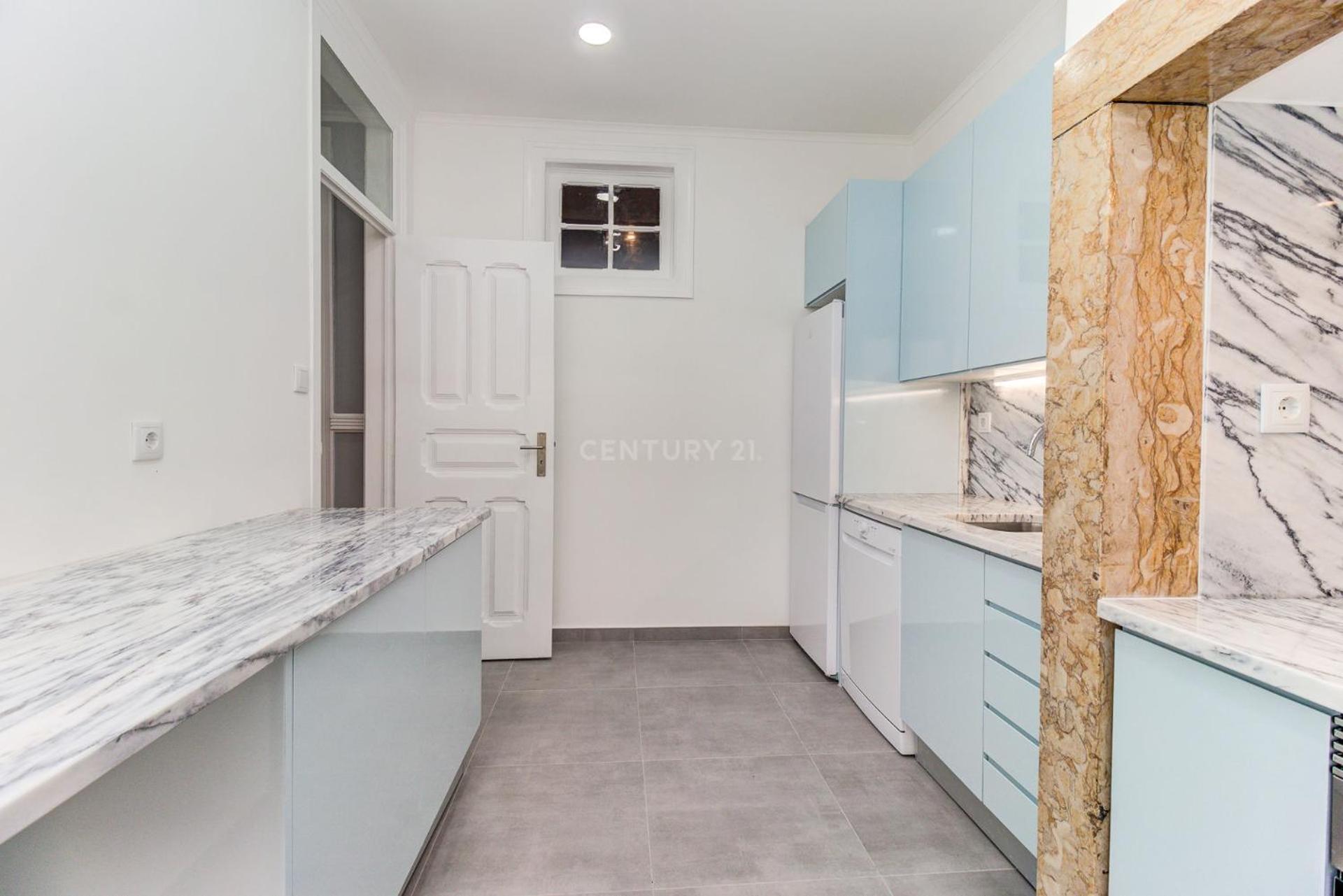 Quarto Aconchegante Com Janela E Vista Para Cidade Hospedagem domiciliar *